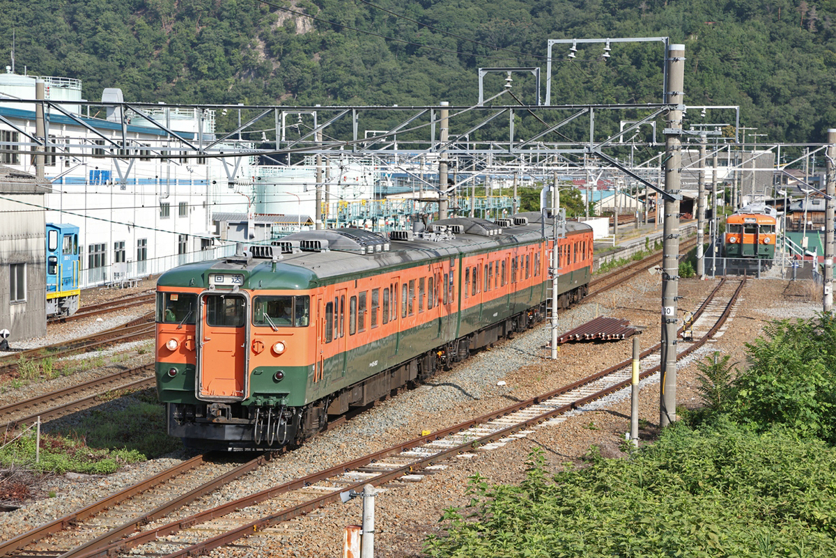 酷暑の中、17日はしなの鉄道115系を追う一日 - DT200Aの庫