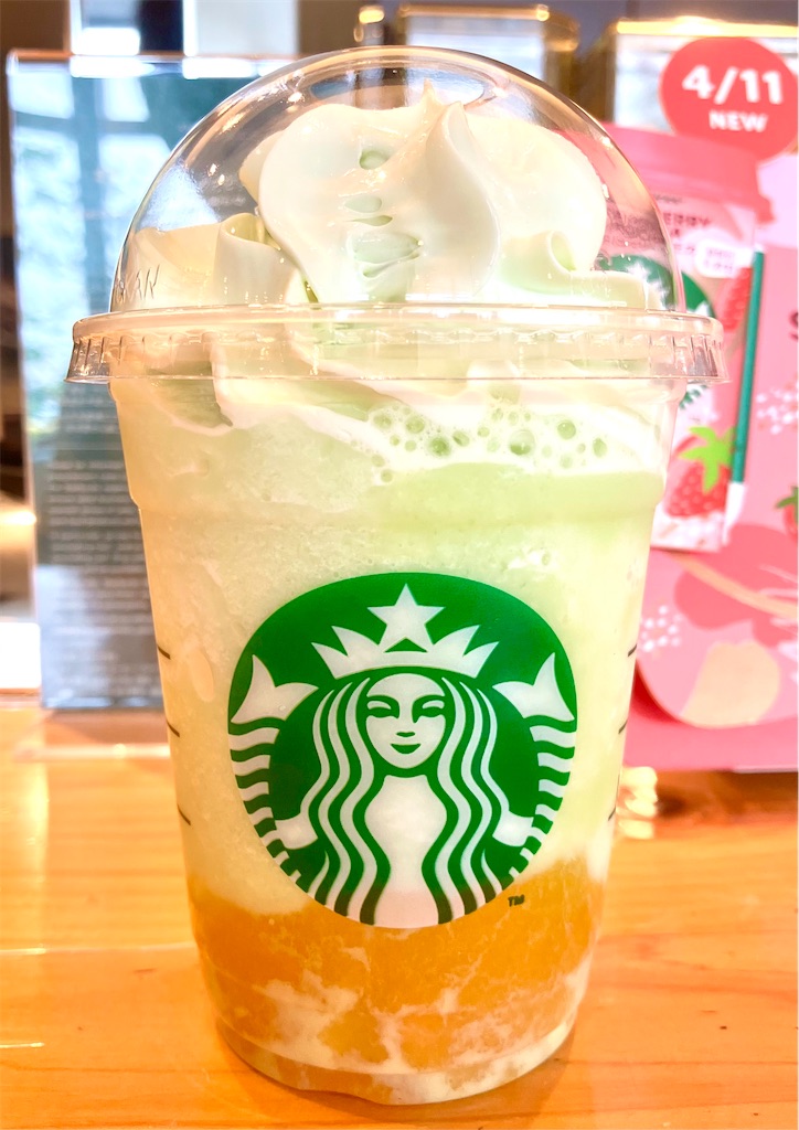 ※メロンフラペチーノ gohobiメロンフラペチーノ ⁡ ⁡ 🍈右 #ハチミツ追加 (ホイップ上