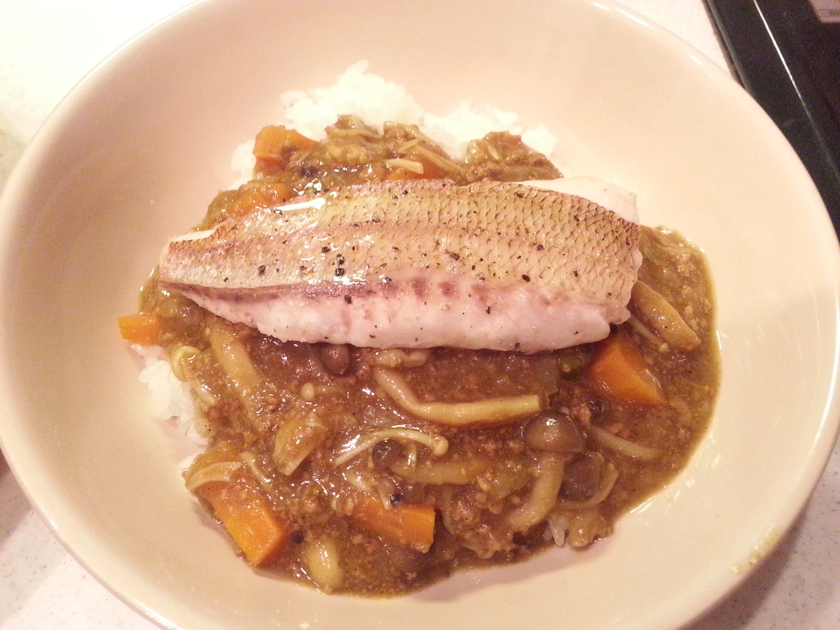 ノンフライ 白身魚あとのせカレーライス の作り方 チダイの紹介も よちよちエクスプレス