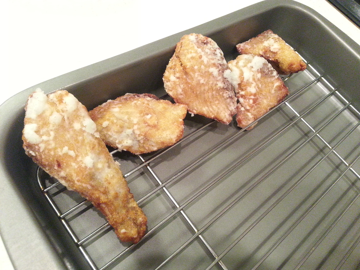 魚の唐揚げ 竜田揚げ は2度揚げすると美味しくなる 比べてみた よちよちエクスプレス