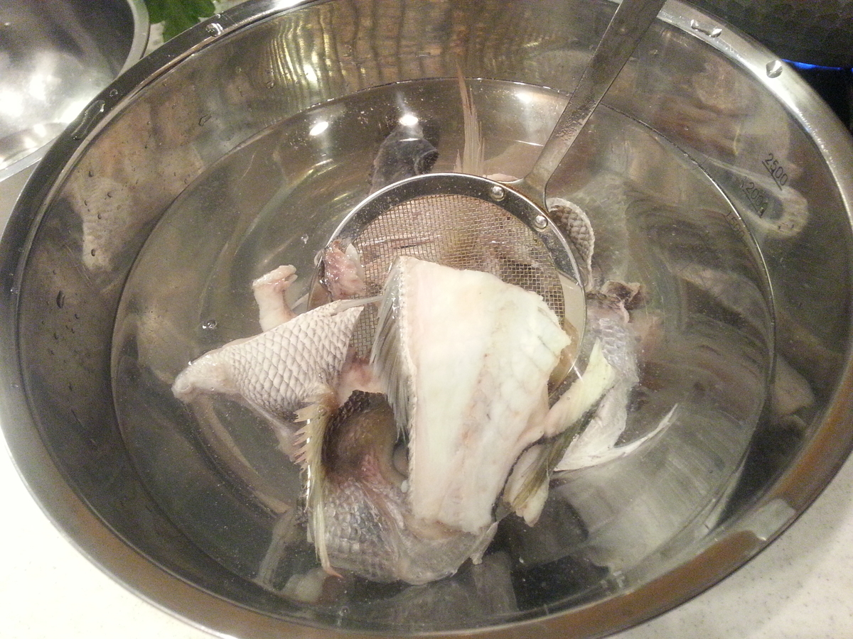 臭み取りは下処理が鍵 魚のアラで潮汁 作り方 すまし汁 吸い物 よちよちエクスプレス