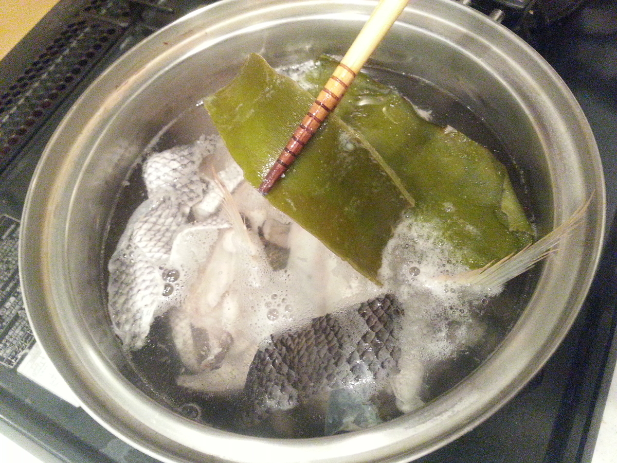 臭み取りは下処理が鍵 魚のアラで潮汁 作り方 すまし汁 吸い物 よちよちエクスプレス