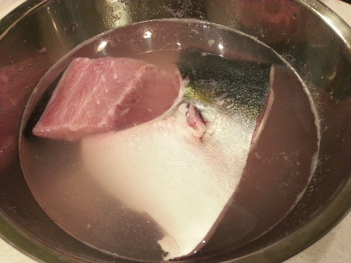 塩水で下処理 ブリカマの塩焼き 作り方ご提案 魚カマ塩焼きレシピ よちよちエクスプレス
