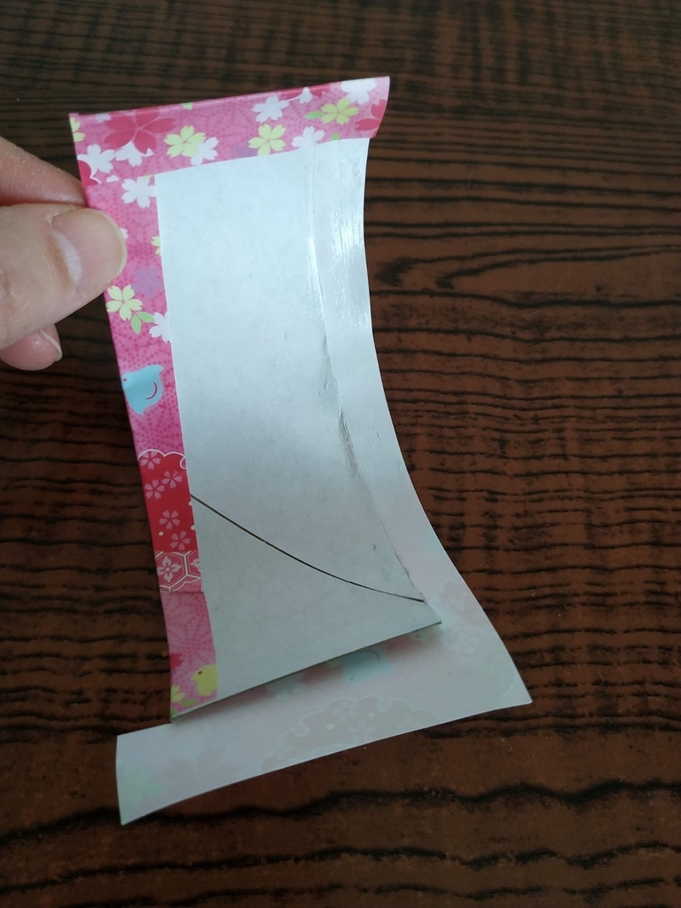 トイレットペーパーの芯ブレスレット 製作手順(糊付け作業)