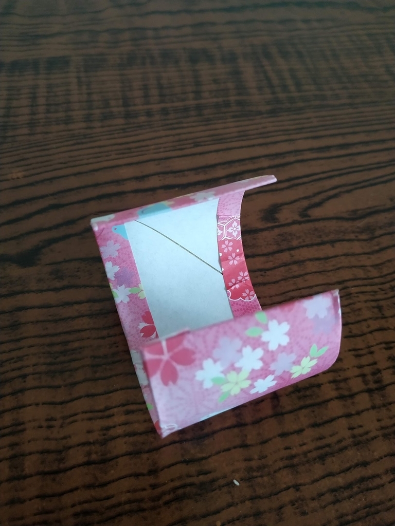 トイレットペーパーの芯ブレスレット 製作手順(糊付け作業完了2)