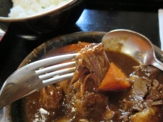 鎌倉の名店のビーフシチューは、思い出を再生する暇を僕にくれない【フミコフミオの夫婦前菜第14回】 ぐるなび