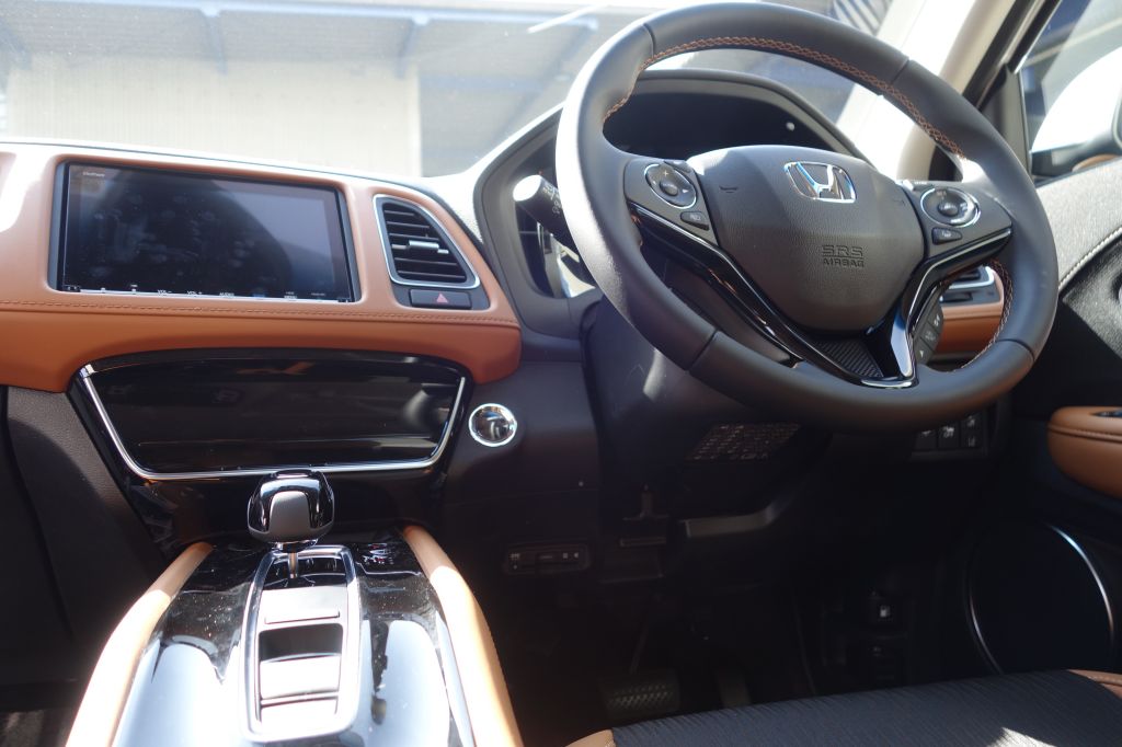 ヴェゼル 2018 ブラウン 内装 f:id:DoItMyself:20180219064147j:plain