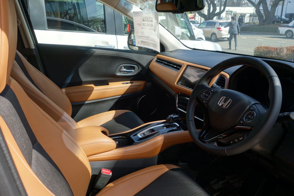 ヴェゼル 2018 ブラウン インテリア f:id:DoItMyself:20180219064459j:plain