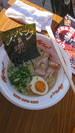 魂のラーメン 熟成ロースト炙り鶏モモチャーシューのせ(トラの夢-大分