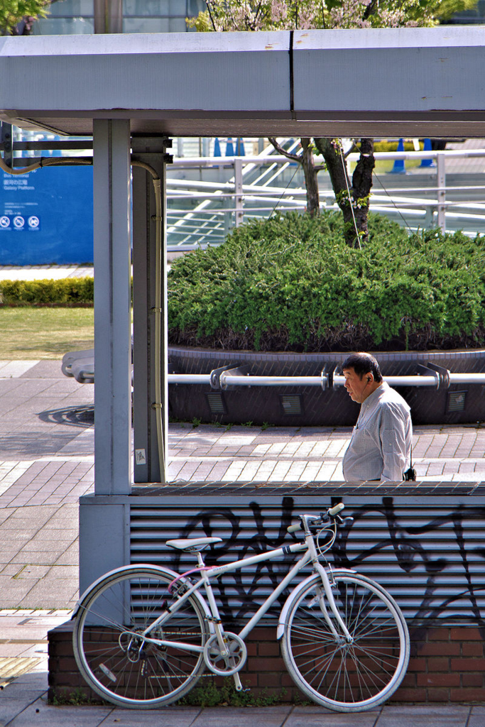 トラック一杯の薬より一台の自転車
