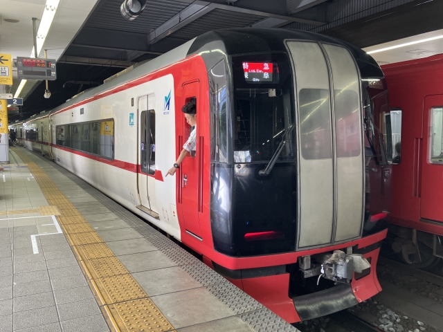名古屋鉄道・特急（2200系） - 流浪オヤジの探検日記