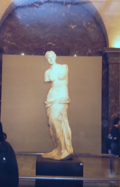 ミロのヴィーナスとサモトラケのニケ、それぞれの普遍性について