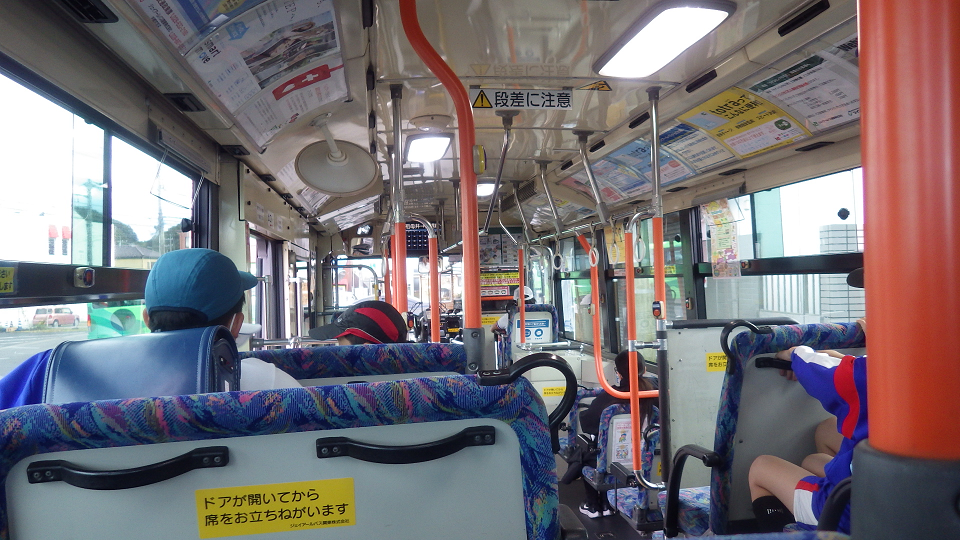 コラム】 蛭子サンに学ぶ。路線バスのベストシートはここだ！ - 旅と