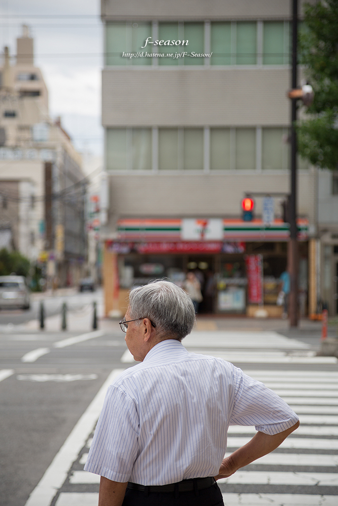 岡山市北区野田屋町の風景写真 - The old man of a pedestrian crossing