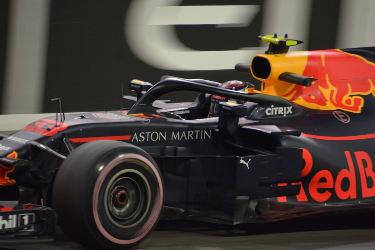 サイングッズ購入検討の参考に 直筆サイン フェルスタッペン編 - F1