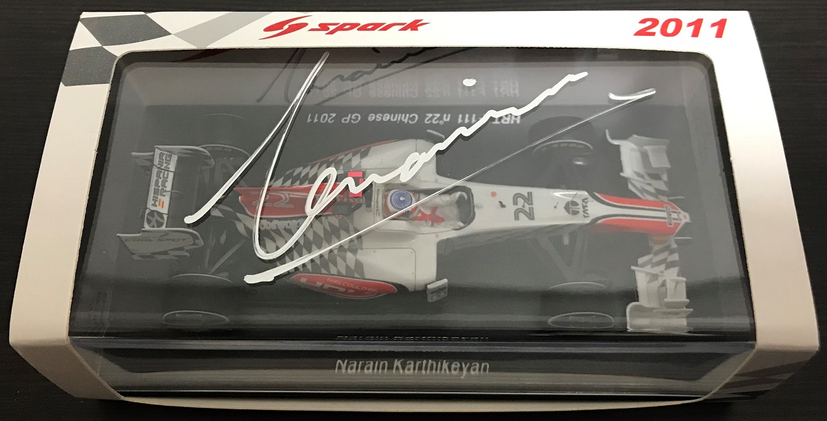 （1点物）F1 HRT F111 ナレインカーティケヤン直筆サイン入り 1:43 サイングッズ購入検討の参考に 直筆サイン カーティケヤン編 - F1観戦