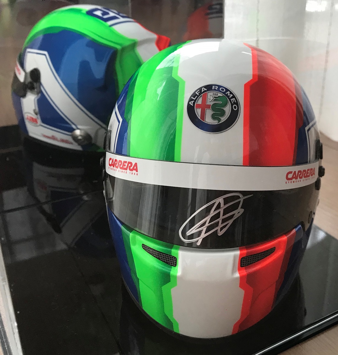 サイングッズ購入検討の参考に 直筆サイン ジョビナッツィ編 - F1観戦