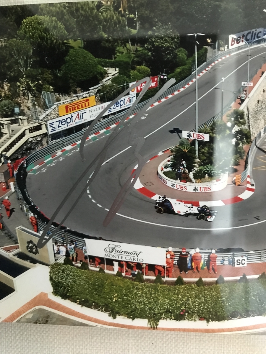 サイングッズ購入検討の参考に 直筆サイン 小林可夢偉編 - F1観戦記