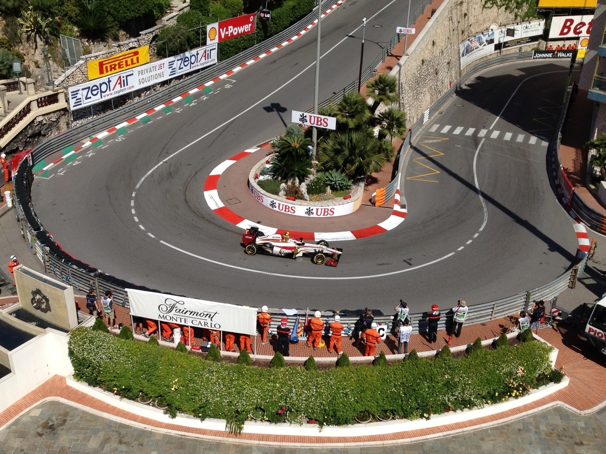 （1点物）F1 HRT F111 ナレインカーティケヤン直筆サイン入り 1:43 サイングッズ購入検討の参考に 直筆サイン カーティケヤン編 - F1観戦