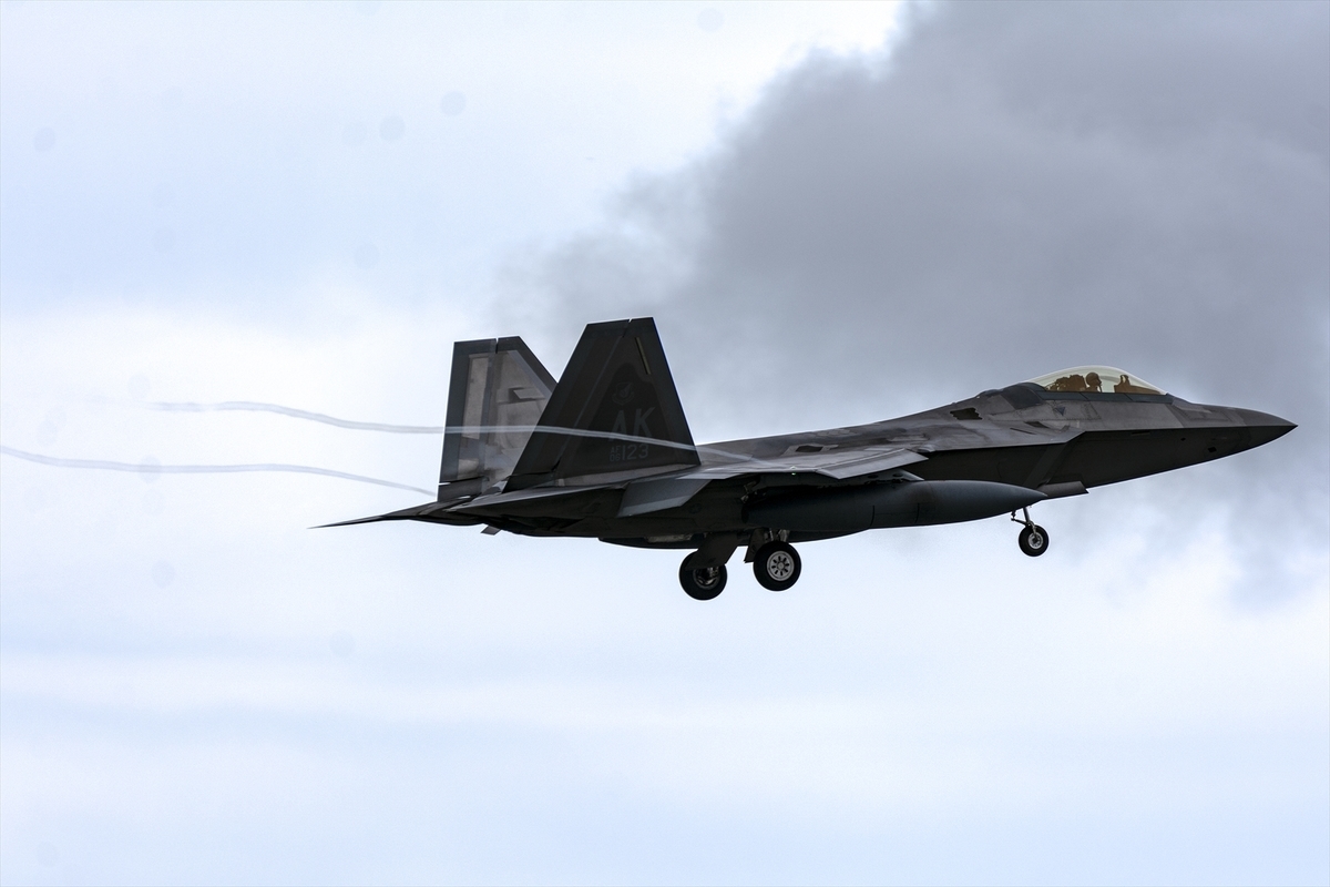 18 07 07 横田基地 F 22a よいとまけの飛行機撮影日誌 時々 株式投資も