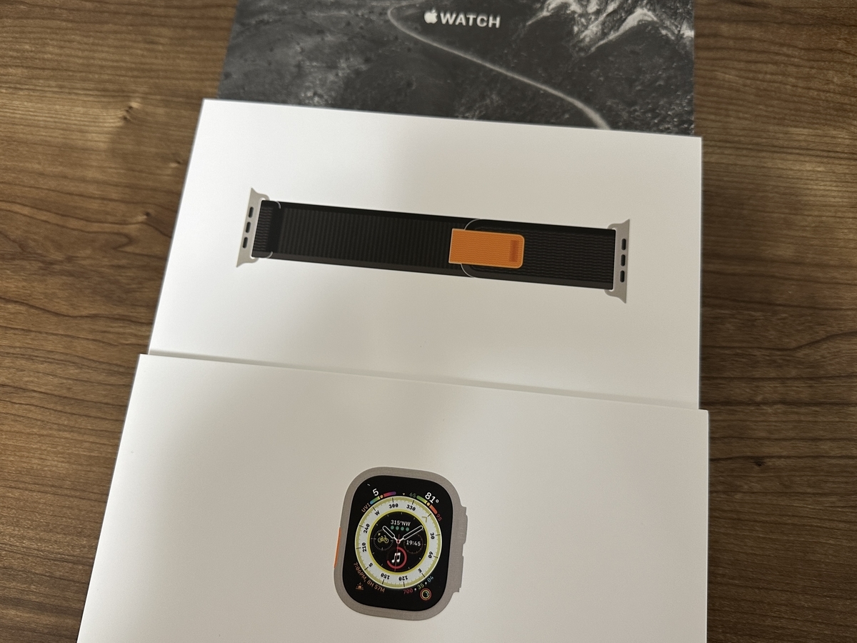 Apple Watch Ultra（ブラック / グレイ トレイルループ）