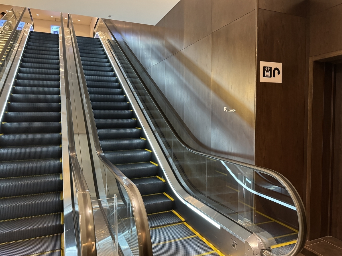 羽田空港 / サクララウンジ入口