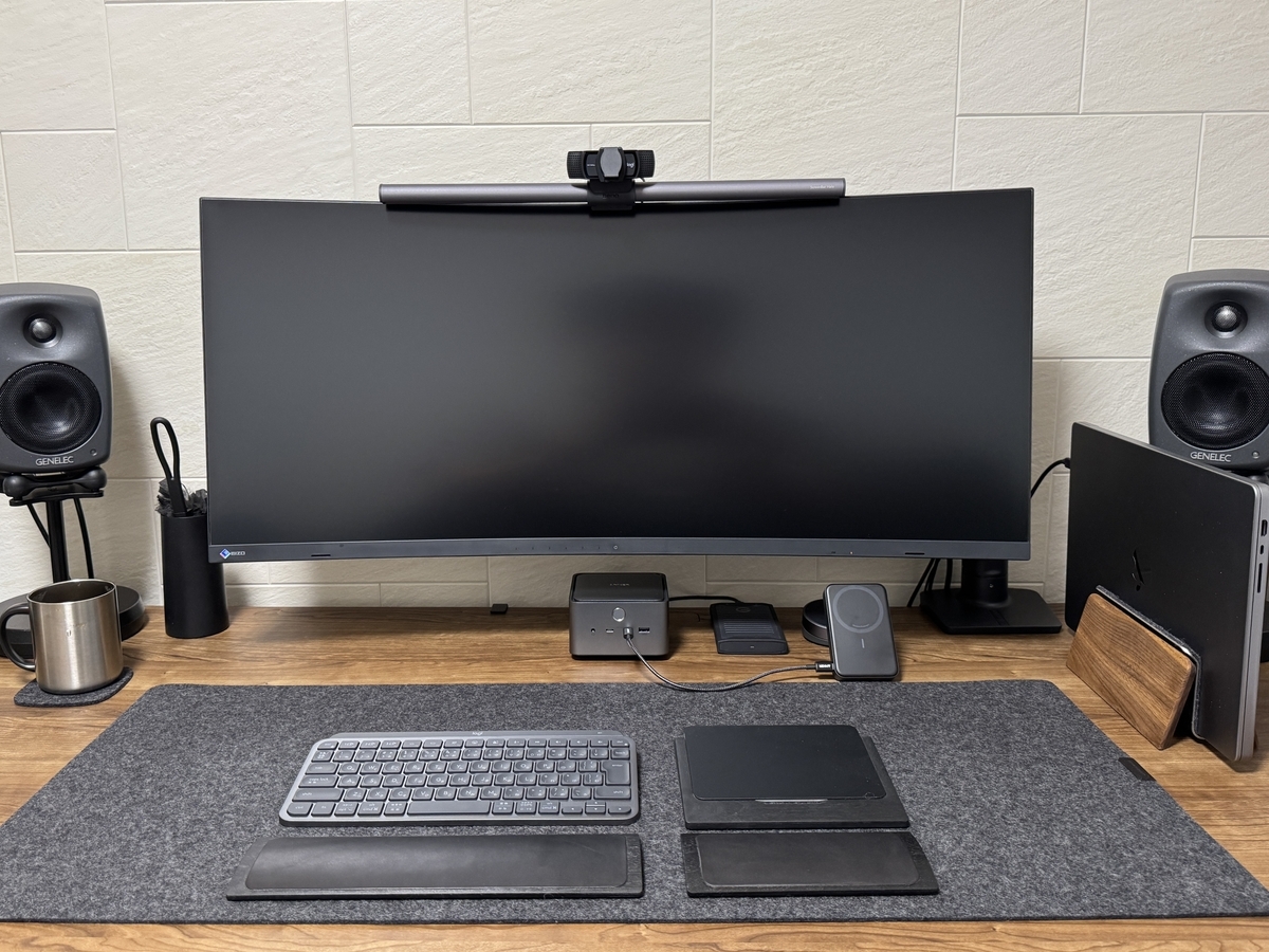 Grovemade Wool Felt Desk Pad（Medium Plus） / Dark Grey