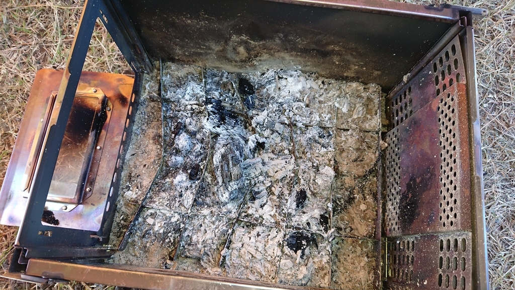 シーズン到来！ 笑'sの薪ストーブ 『焚き火の箱easy neo』をもって秋