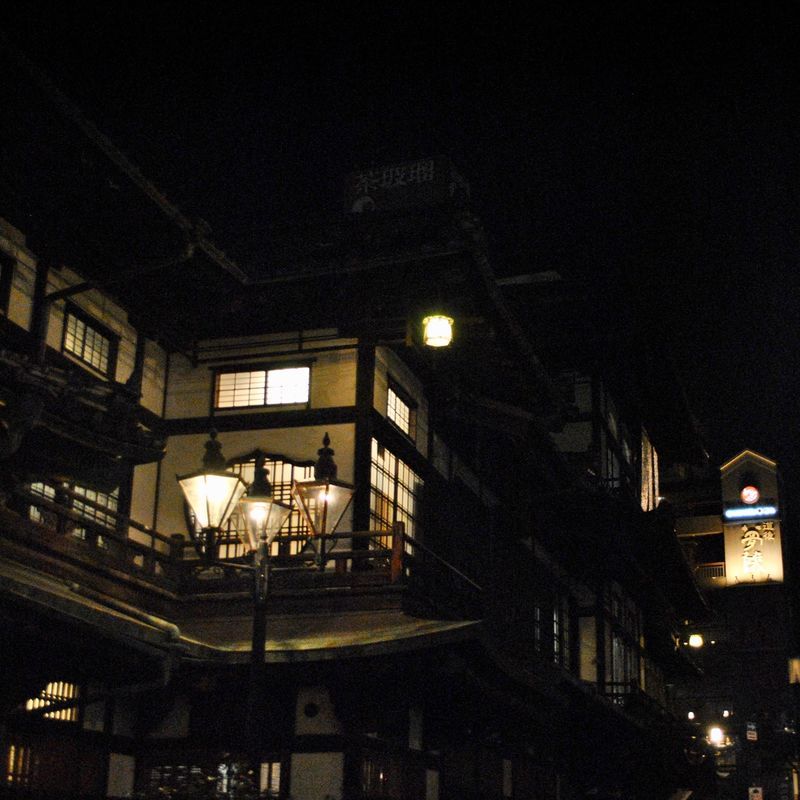 f:id:FoxStyle:20190129110418j:plain 道後温泉と夜景