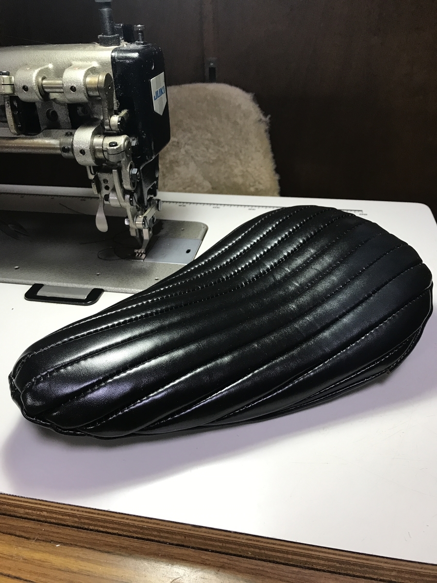 BATES バイクシート 黒 レザー　ヴィンテージ BATES バイクシート 黒 レザーヴィンテージ