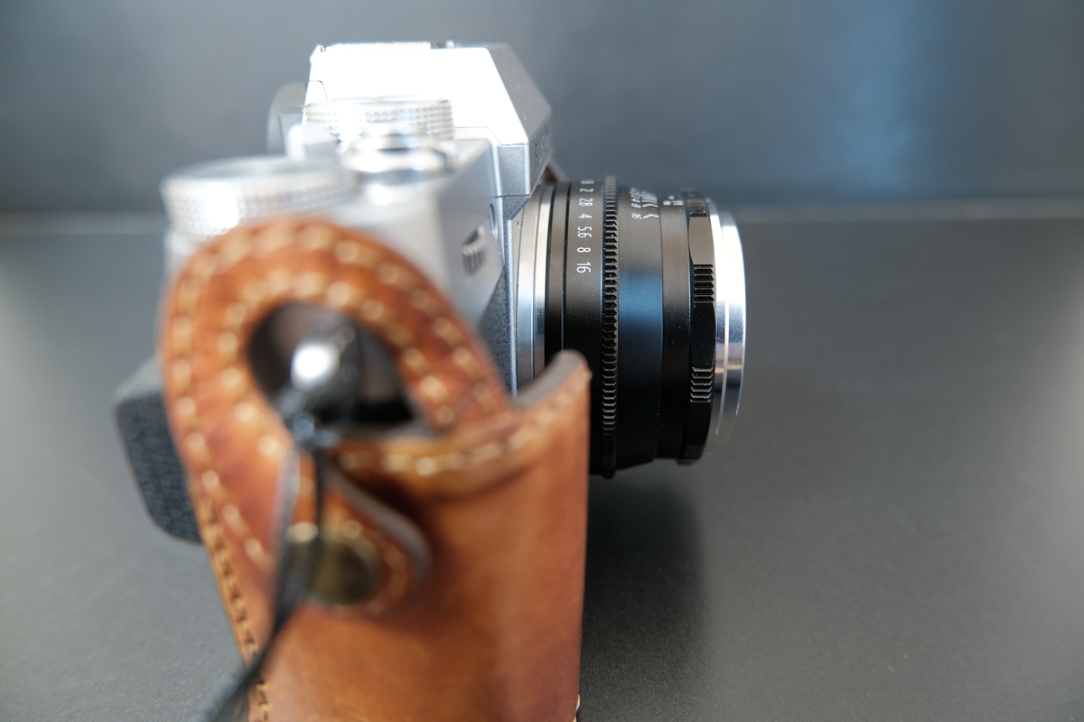 【極上美品】FUJIFILM X-E4 PERGERR 25mm F1.8 FUJIFILM X-E4 と Pergear 25mm F1.8 と Classic Neg｜あお