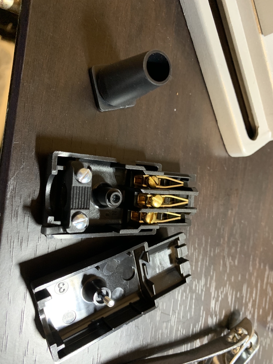 電車　レール　実物 BELDEN 19364 電源ケーブル作成 - FxxkinBypassの日記