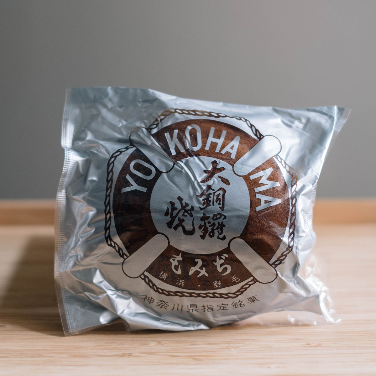 もみぢ菓子司舗 大銅鑼焼 白餡 - どら焼きを食べる