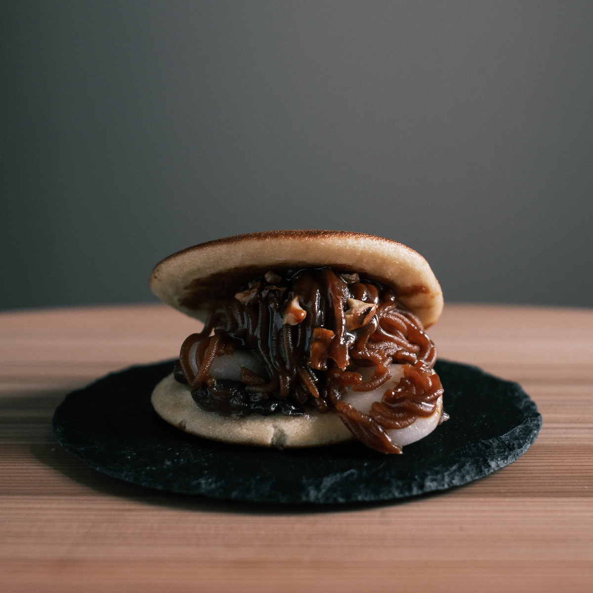 たねや 生福どら焼き キャラメルナッツ / 栗 - どら焼きを食べる