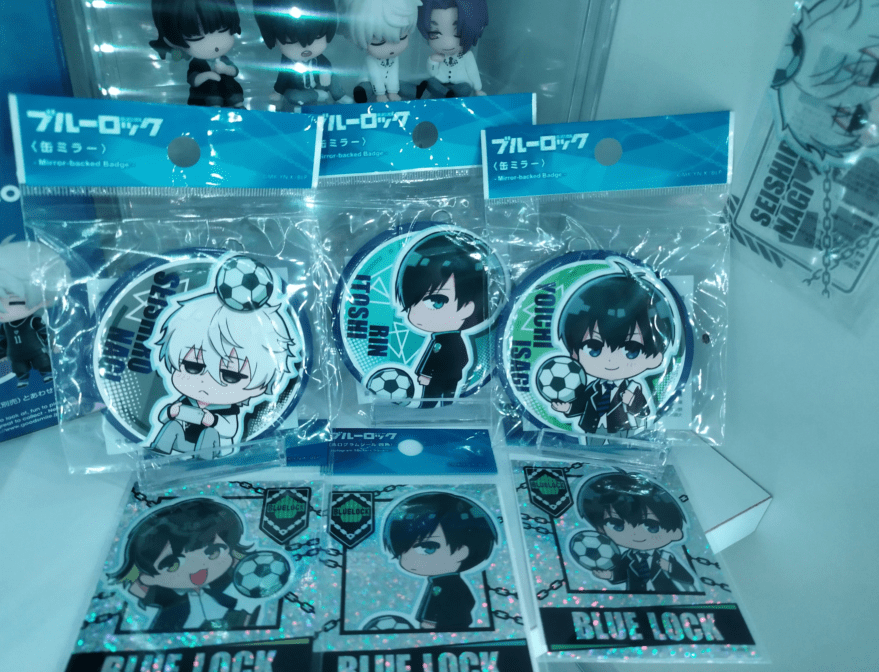 ブルーロック 缶ミラー アクリルスタンド ステッカー キーホルダー まとめ売り またグッズを色々購入してしまった【ブルーロック】 - ごーすと