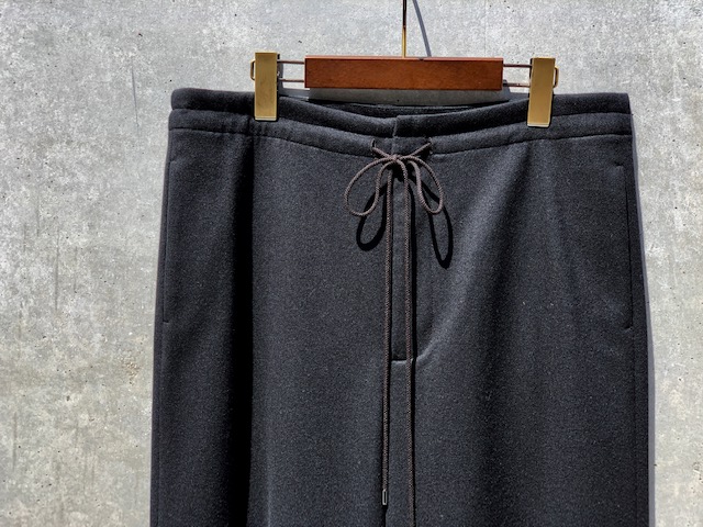 AURALEE W'S SUPER SOFT WOOL FLANNEL EASY PANTSご紹介
