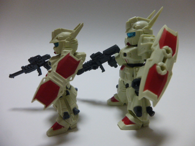 ヘビーガン、モビルスーツアンサンブルとガンダムコンバージ違い比較