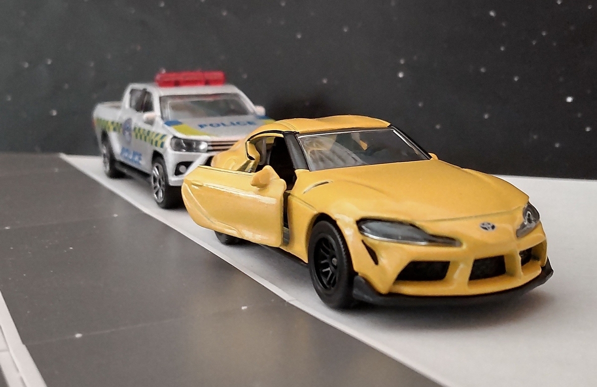 MODERNART★ミニカー★keep angry スモーキー永田がイギリスで最高速違反で逮捕された伝説をミニカーで