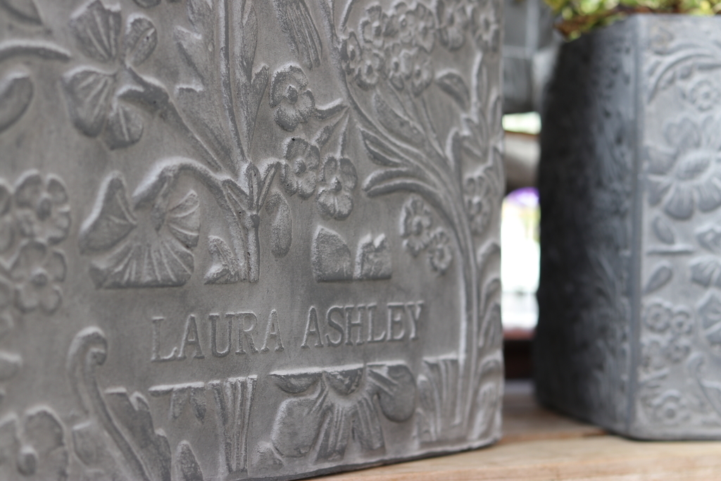 LAURA ASHLEY ローラ アシュレイ ファイバー鉢入りました♪ - GP-Yamacho