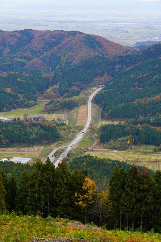 三瀬の八森山にある巨大風車 - くうのバイクライフ