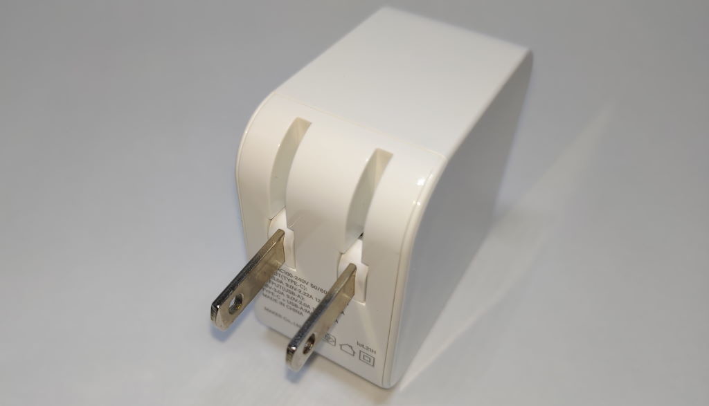 百均の充電器コイル泣きあり ダイソーの700円急速充電器が凄すぎる件 - 格安ガジェットブログ
