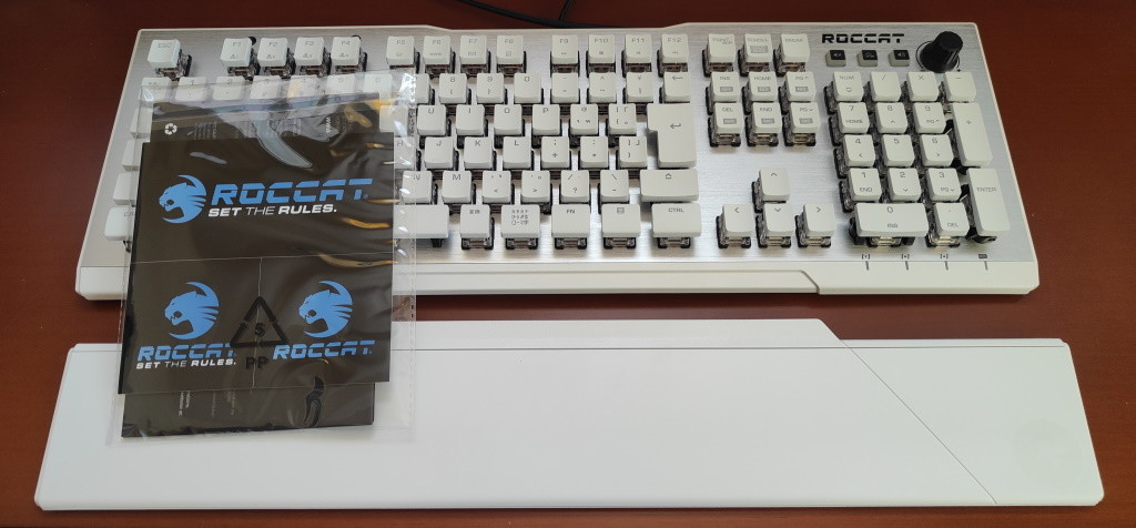 ROCCAT Vulcan 122 AIMO ゲーミングキーボード Amazon.com: ROCCAT Vulcan 122 AIMO RGB Mechanical Gaming Keyboard