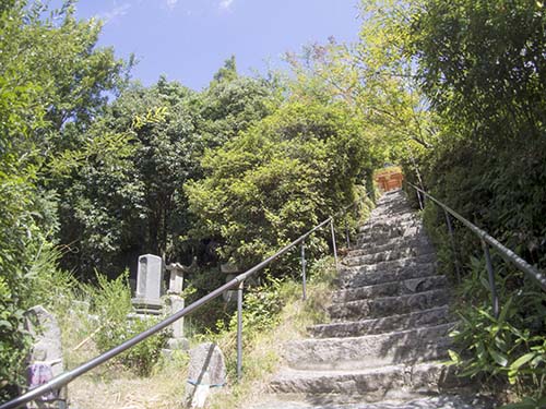向上寺境内