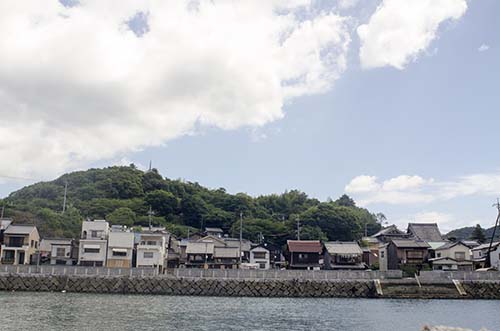 向上寺三重塔の遠景