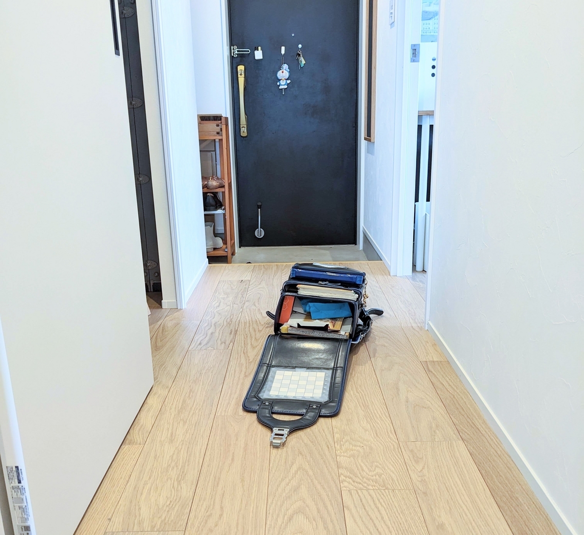 帰ってきてランドセルをほおって遊び出る息子