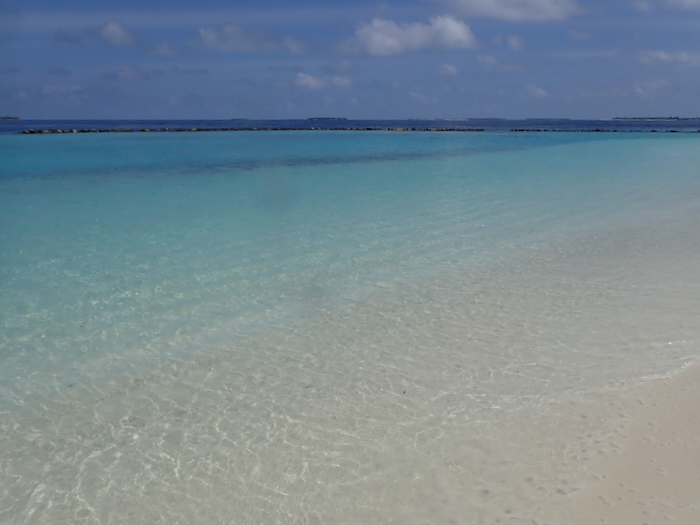 モルディブのビーチから歩いて水上ヴィラへ - 香港極妻日記