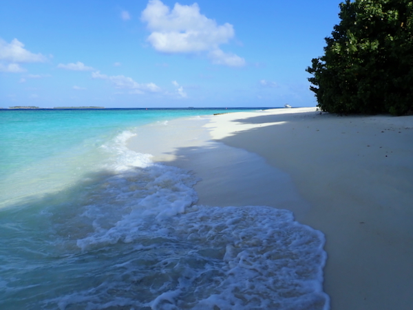 モルディブのビーチでサンドアートのサンセット・カクテル - 香港極妻日記