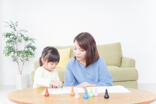 見守る
