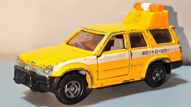 トミカ トヨタ ハイラックスサーフ - 初音雪愛のミニカーコレクション
