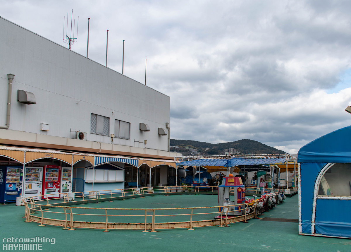 昭和さ抜群デパート「浜屋百貨店」～屋上遊園 ライド編～ - [レトロウォーキング｜あなたの街の昭和レトロ]